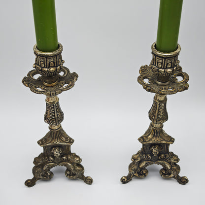 Neobarocke Kerzenhalter aus versilbertem Metall mit Puttenköpfen und Drachenfüßen als Set