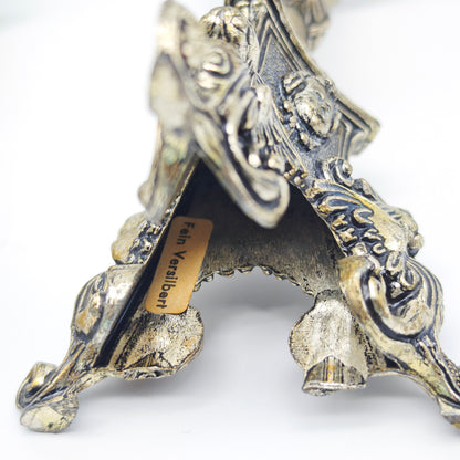 Neobarocke Kerzenhalter aus versilbertem Metall mit Puttenköpfen und Drachenfüßen als Set