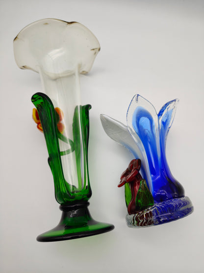 2x Glasvasen Blumen mundgeblasen Kunsthandwerk Set Handarbeit floral Blüte Blätter grün blau rot gelb Glaskunst