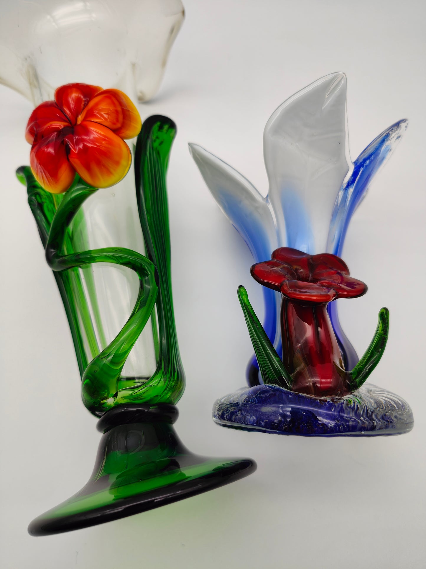 2x Glasvasen Blumen mundgeblasen Kunsthandwerk Set Handarbeit floral Blüte Blätter grün blau rot gelb Glaskunst