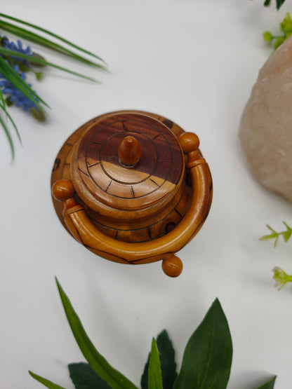 Holzschatulle UFO Dreibein Holzdose Schatulle Schmuckdose Deckel Henkel Aufbewahrung Nadelkissen Potpourri geschnitzte Körbchen Zauberkessel Hexenkessel vintage Mid century