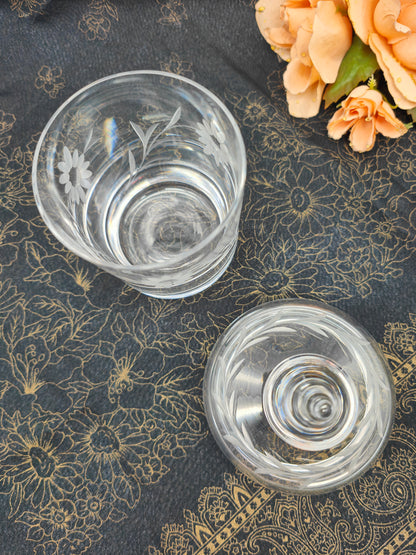 Vorratsglas mit Deckel für Wattepads Wattestäbchen Bobby Pins Haarnadeln Süßigkeiten Konfekt Glas geschliffen Blumen Midcentury 60er vintage Vanity Bad