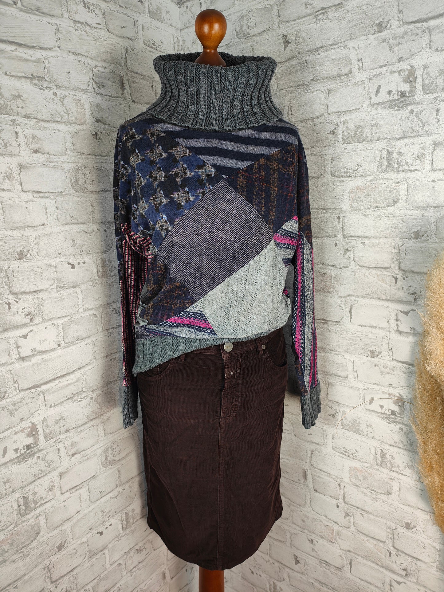 2-teiliges Outfit Set Cord Midirock Bleistiftrock Rock Closed braun & Oberteil langarm Strickkragen Mustermix desigual Herbst Winter art Style Bundle Kombination