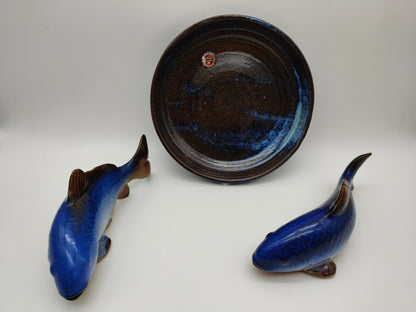 3-teilig Deko Set Keramik Fische Paar mit Teller Danish Design Maj Isenkram Figur Skulptur blau braun Horoskop Sternzeichen maritim Nautika Tierfiguren Aquaristik Scandi Einrichtung Dänemark