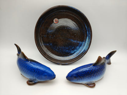 3-teilig Deko Set Keramik Fische Paar mit Teller Danish Design Maj Isenkram Figur Skulptur blau braun Horoskop Sternzeichen maritim Nautika Tierfiguren Aquaristik Scandi Einrichtung Dänemark