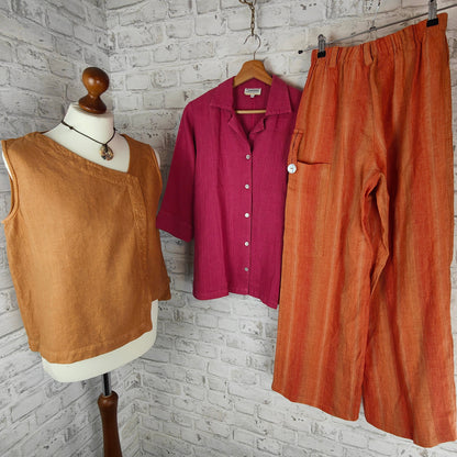 3-teiliges Outfit Set Leinen Hose orange gestreift & Bluse rot & Top ocker asymmetrisch Deerberg Tutta Natura Perlmutt Sommer Öko Hippie GOA Naturfaser Streifen Bekleidung Kombination Style Bundle