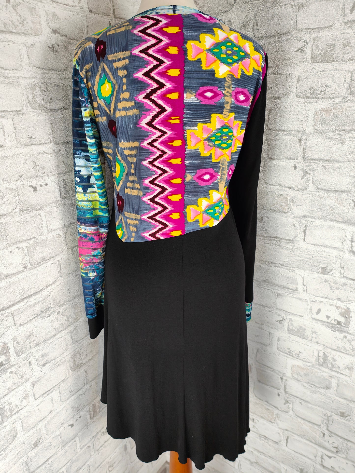 Kleid Dalú privilege Gr. L Boho Ausbrenner Streifen Stiefelkleid lange Ärmel V Ausschnitt grafischer print Kunst Mulitcolor bestickt Borten