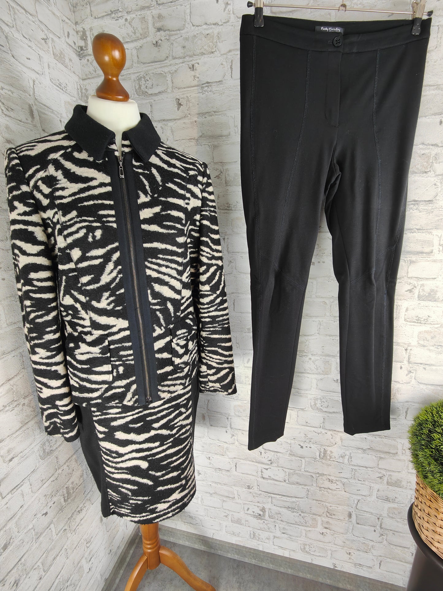 3-teiliges Outfit Set Blazer Rock Leggings Zebra Muster schwarz weiß animal print warm weich Betty Barclay Winter Style Kombination Kostüm