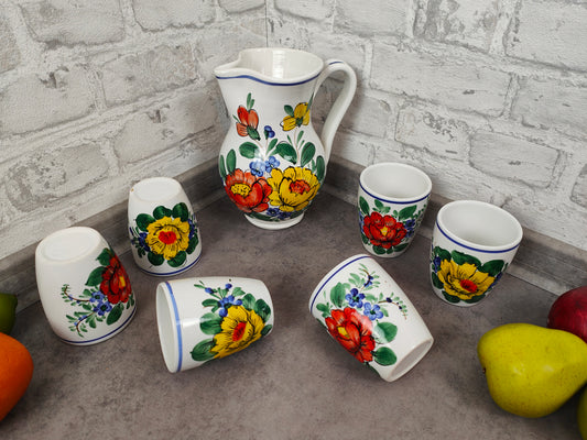 7-teiliges Set Saftkrug und 6 Becher Italian Pottery 70s Steingut handbemalt Blumenmotiv Sommer Eistee Kakao Wasser Kanne Service vintage midcentury