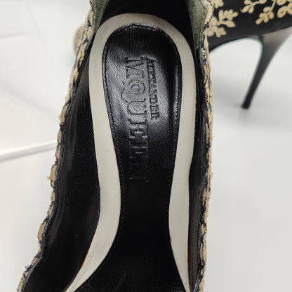 Alexander McQueen High Heels lace Gr. 39 schwarz ivory bestickt Absatz Leder Blumenspitze floral Nostalgie Hochzeit Schuhe