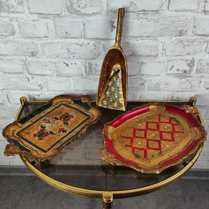 Florentiner Tablett Wiegeschaufel Löffel Kelle üppig gold grün rot verziert Ornamente vintage Maximalismus Rokoko Chippendale Renaissance Hochzeit Teetablett Italy