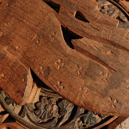 Teetisch Holzschnitzerei mit Intarsien Blumenhocker Blumentisch Dreibein Blätter orientalisch Beistelltisch durchbrochener Holztisch indisch