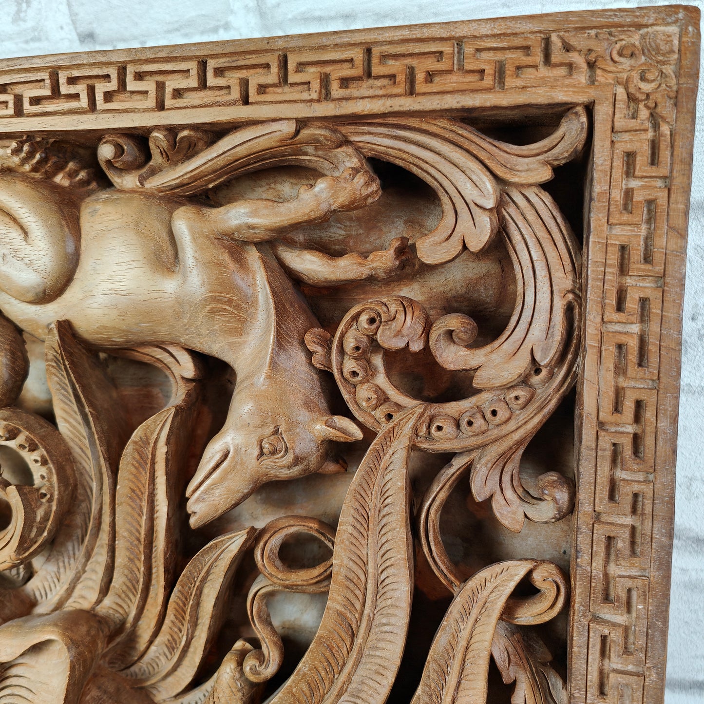 Großes Wandbild 3D Mythologisches Motiv Holz Schnitzerei Relief Garuda Ganesha Barong Asien Bali Thailand Indonesien handgeschnitzt Asiatika