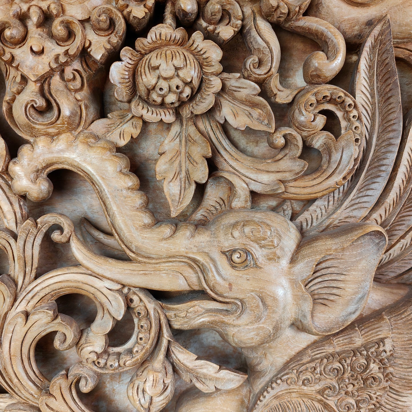 Großes Wandbild 3D Mythologisches Motiv Holz Schnitzerei Relief Garuda Ganesha Barong Asien Bali Thailand Indonesien handgeschnitzt Asiatika