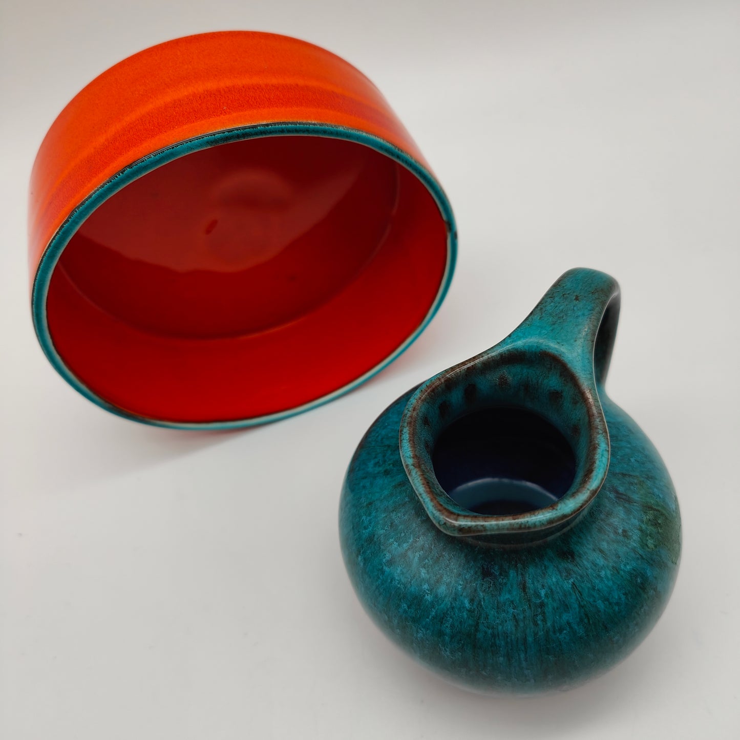 4x Fat Lava Dekorations Set vintage Krug Schale Teller orange blau braun West German Pottery Nippes Bookshelf Wealth Hygge Vase Pflanzgefäße