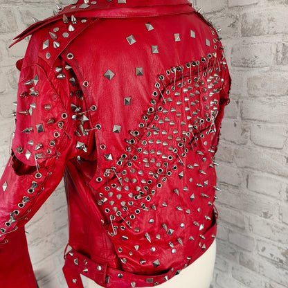 Kapraun Biker Lederjacke rot Nieten Sicherheitsnadeln Einzelstück customized Unikat Stagewear Rocker 1% Punk Cyberpunk