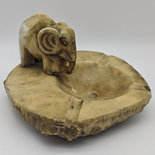 Alabaster Aschenbecher Elefant handgeschnitzt Spanien Vintage massiv Zigarre Mid Century Stil Stein