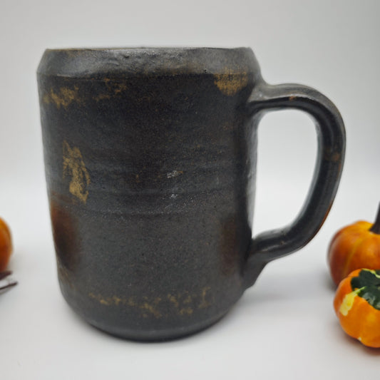 Grande tasse en céramique de studio en argile de poterie de Petra, tasse en argile, tasse en argile, tasse fantastique du Moyen-Âge, tasse à café du milieu du siècle
