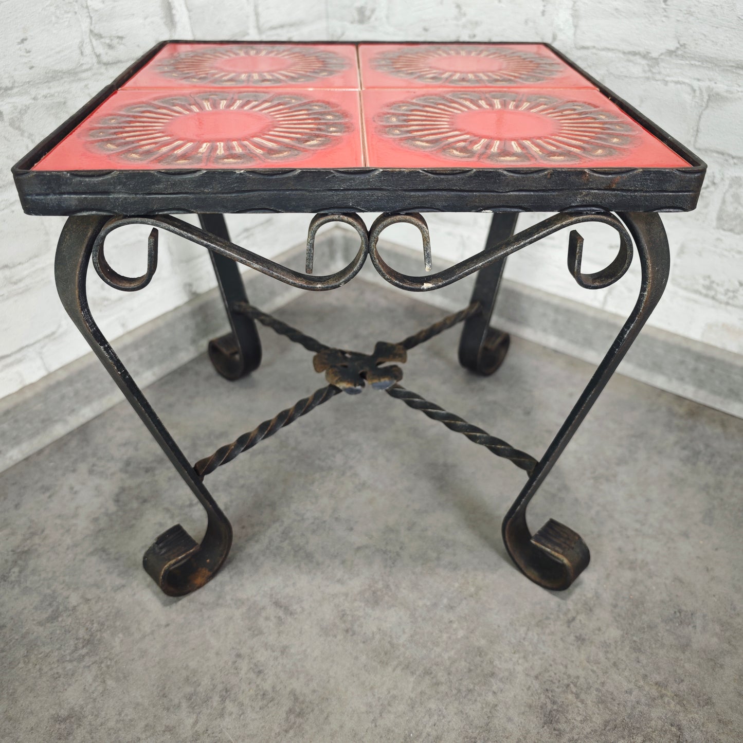 Blumenhocker Fliesen rot Pflanzenständer Schmiedeeisen Midcentury Blumentisch