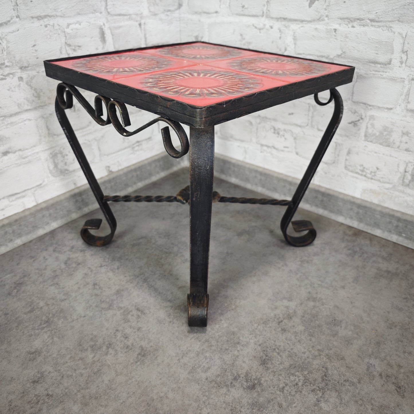 Blumenhocker Fliesen rot Pflanzenständer Schmiedeeisen Midcentury Blumentisch