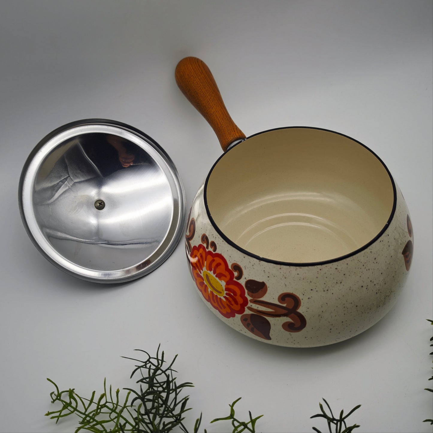Fonduetopf Emaille Vintage 70er Stielkasserolle Blume Holzgriff Retro Küche