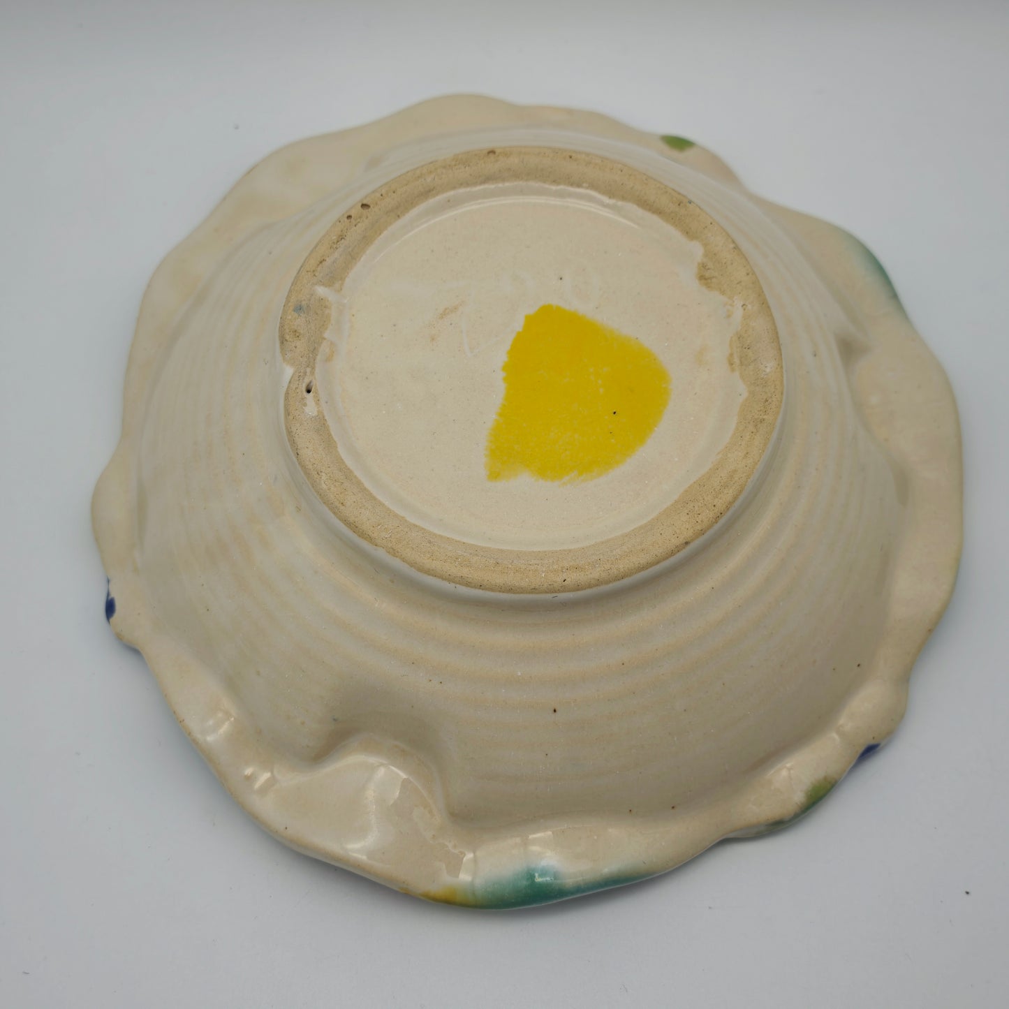 Aschenbecher mit Laufglasur und Blumenrelief vintage Schlickerguss