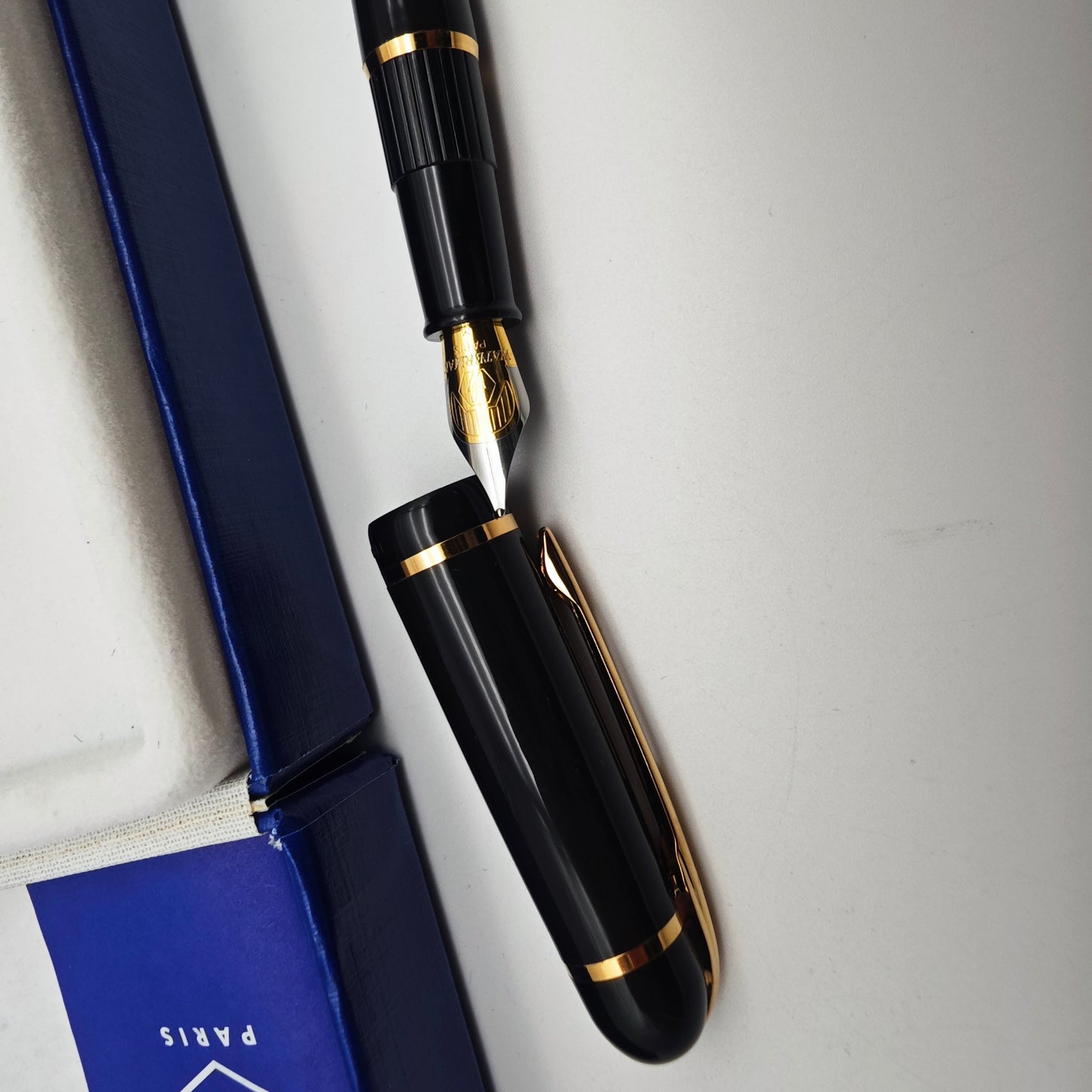 Waterman Phileas Füllfederhalter Set mit Tinte & Geschenkbox Füller – Schwarz/Gold – Paris