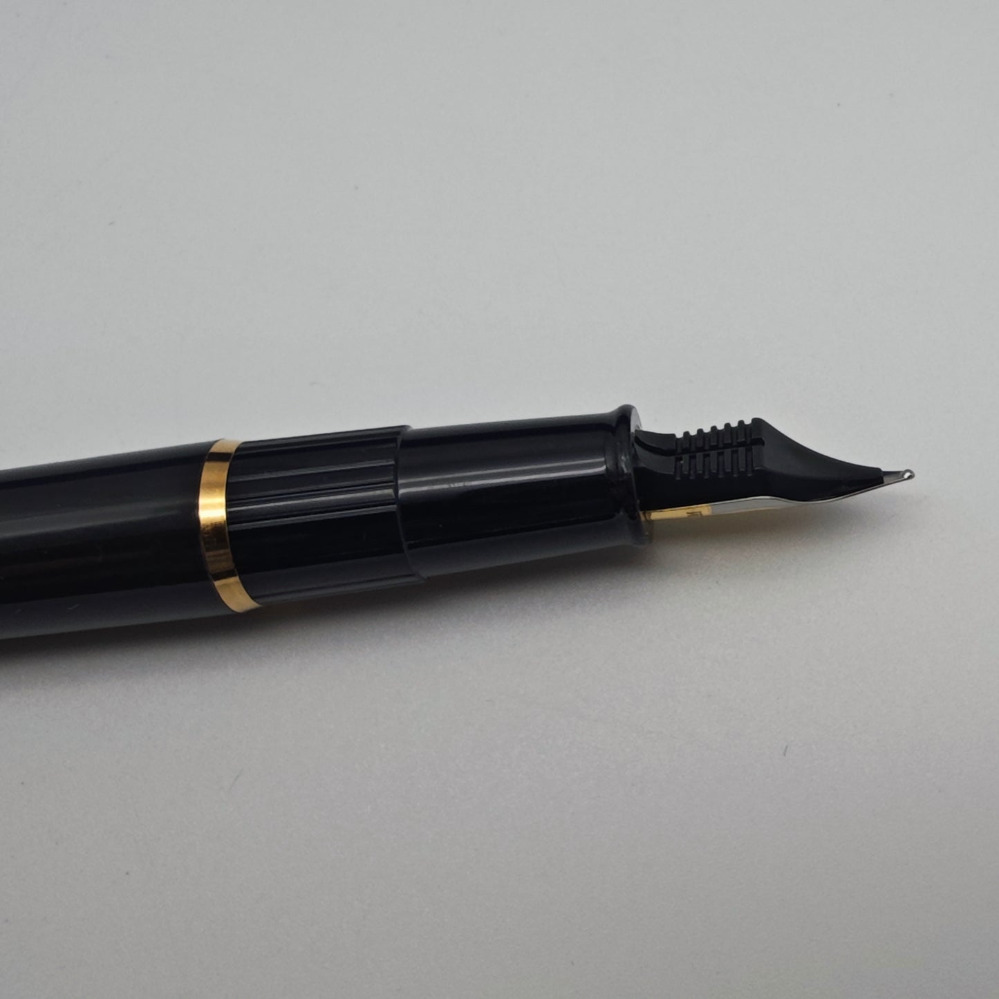Waterman Phileas Füllfederhalter Set mit Tinte & Geschenkbox Füller – Schwarz/Gold – Paris
