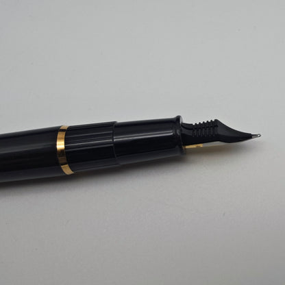 Waterman Phileas Füllfederhalter Set mit Tinte & Geschenkbox Füller – Schwarz/Gold – Paris
