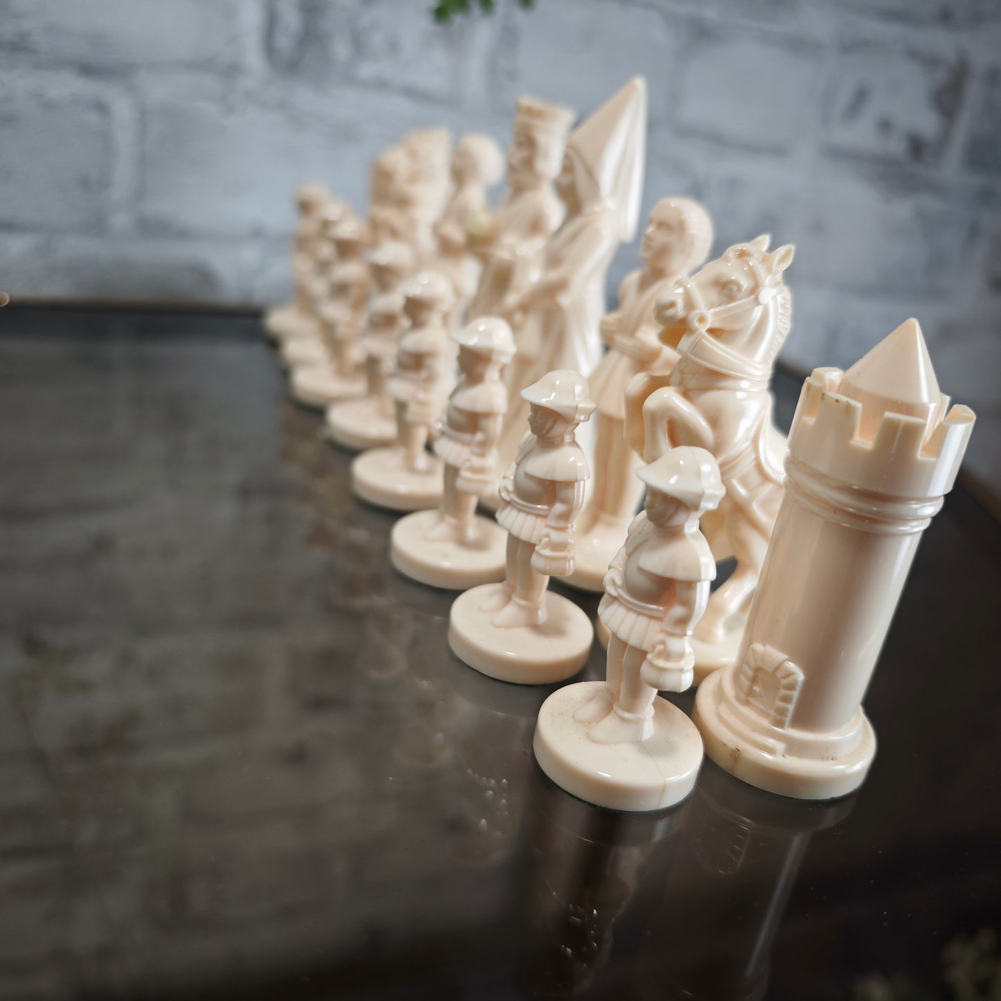 Schachfiguren Set Mittelalter Motiv Vintage komplett mit Box Kunststoff schwarz weiß Filzfüße 5,5–10 cm ohne Schachbrett