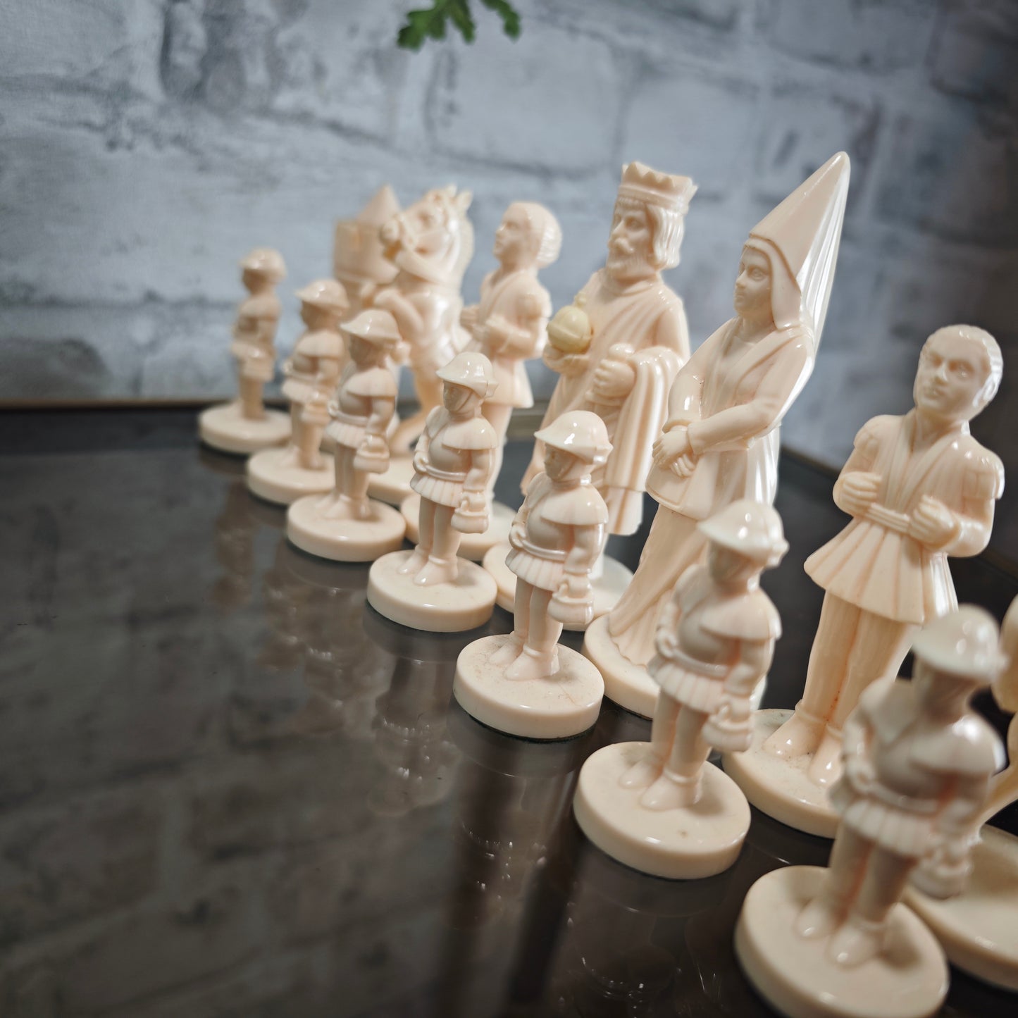 Schachfiguren Set Mittelalter Motiv Vintage komplett mit Box Kunststoff schwarz weiß Filzfüße 5,5–10 cm ohne Schachbrett