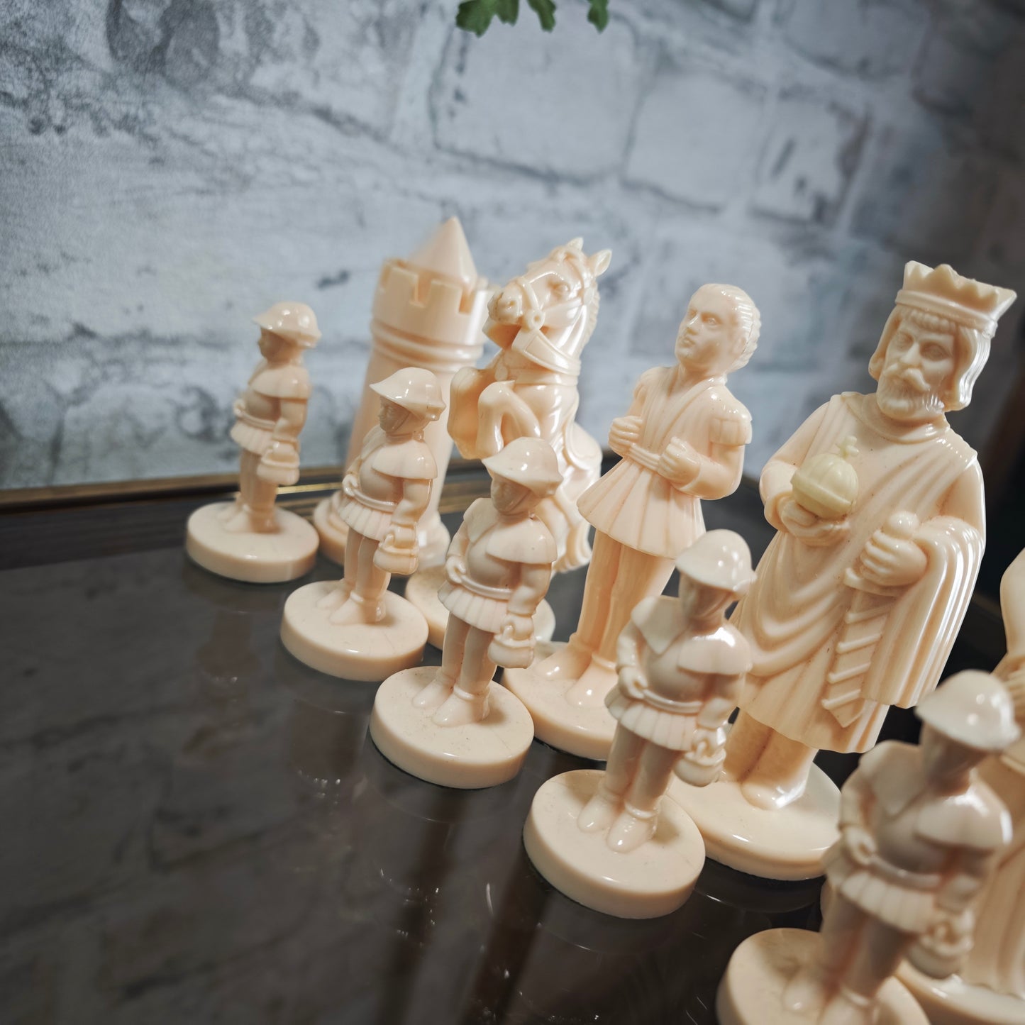 Schachfiguren Set Mittelalter Motiv Vintage komplett mit Box Kunststoff schwarz weiß Filzfüße 5,5–10 cm ohne Schachbrett
