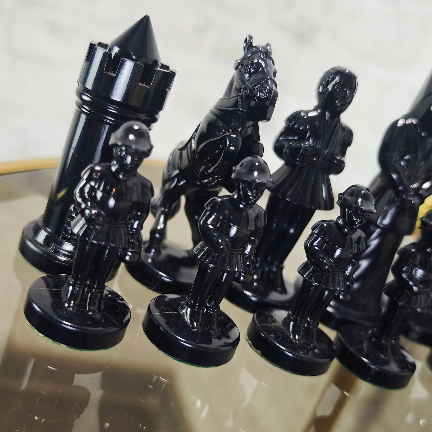 Schachfiguren Set Mittelalter Motiv Vintage komplett mit Box Kunststoff schwarz weiß Filzfüße 5,5–10 cm ohne Schachbrett
