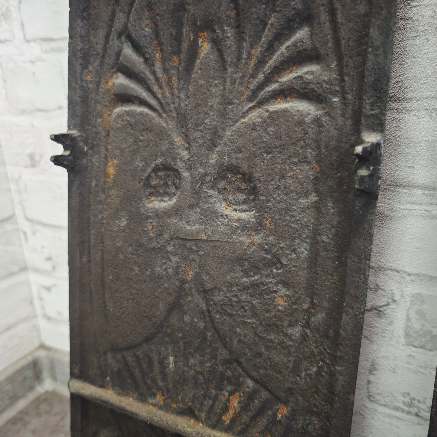 2 Jugendstil Ofenplatten Gusseisen Eichel Relief Wanddeko antik 65×23 cm für Restauration oder Dekoration