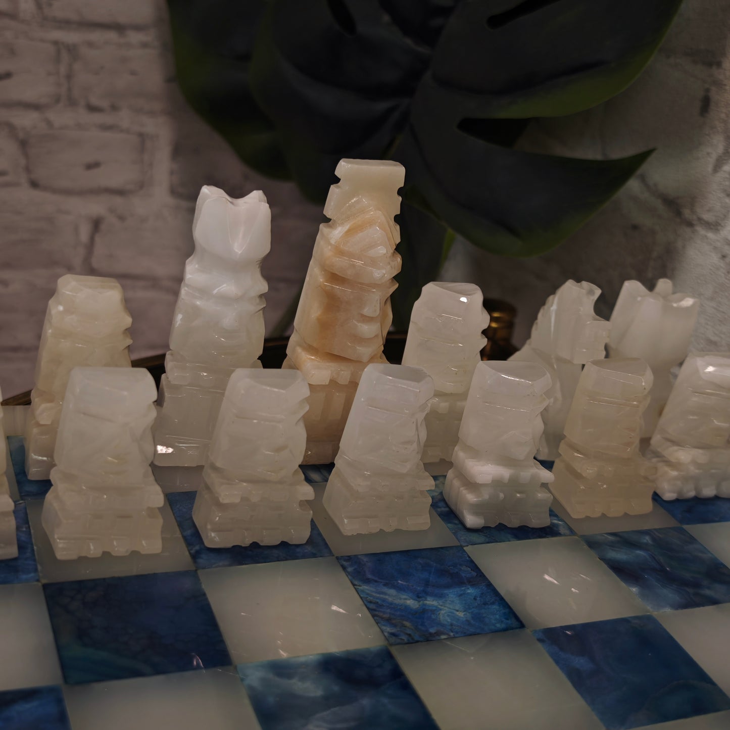 Vintage Schachspiel handgeschnitzt Tiki Figuren blau weiß Stein Onyx Alabaster 38 cm Brett