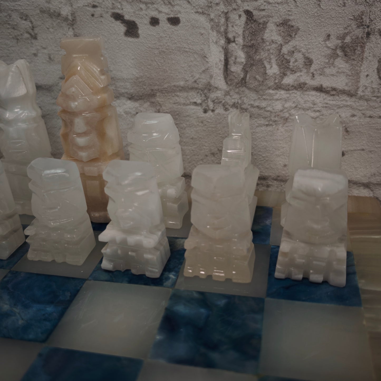 Vintage Schachspiel handgeschnitzt Tiki Figuren blau weiß Stein Onyx Alabaster 38 cm Brett