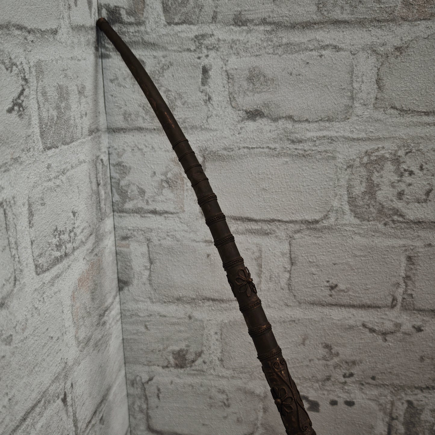 Antike Ritualpfeife aus Messing 65 cm Handarbeit mit Pfau und Ornamenten Nomaden Sammler Pfeife Deko