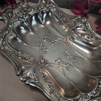 Jugendstil Schale versilbert mit Lilien und Frauengesicht antike Obstschale Metall um 1900