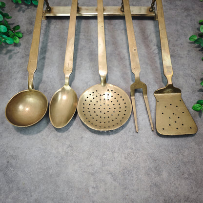 Messing Küchenutensilien Set mit Hakenleiste 5-teilig goldfarben Kelle Pfannenwender Löffel