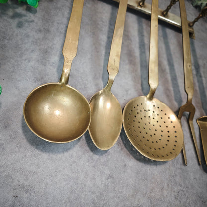 Messing Küchenutensilien Set mit Hakenleiste 5-teilig goldfarben Kelle Pfannenwender Löffel