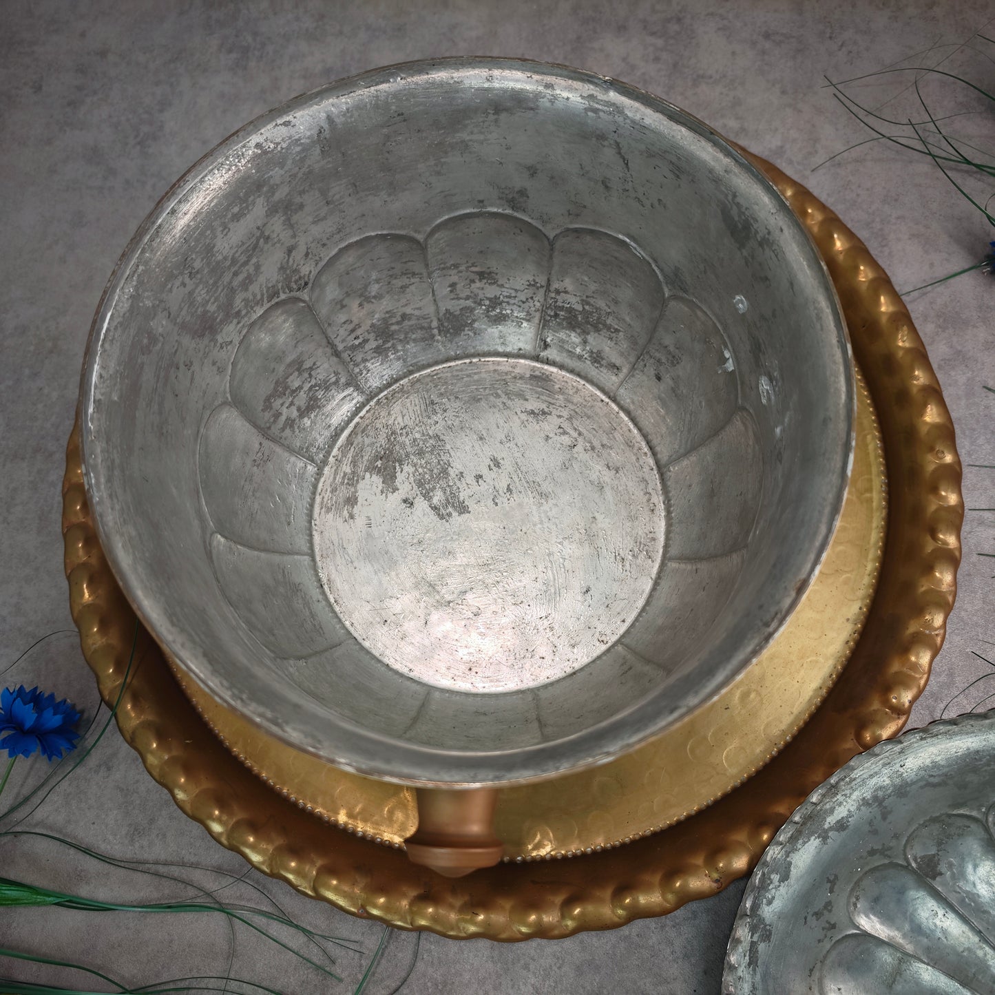 Antiker Bowletopf mit Tablett Messing EG Co. Ø 50 cm Jugendstil Art Deco dekorativ
