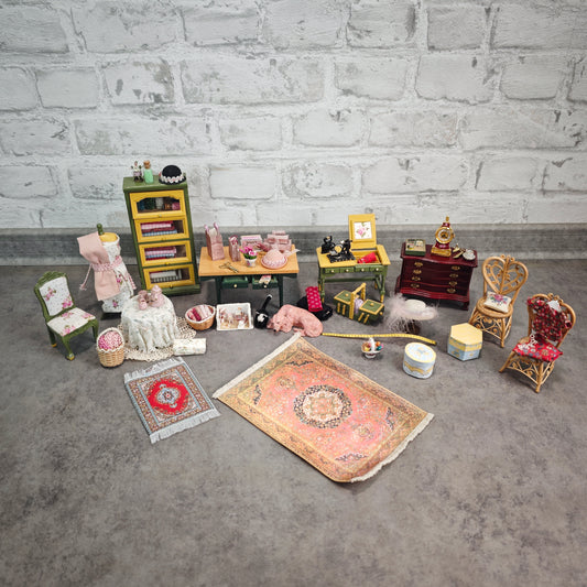 Puppenstube Nähzimmer Boudoir Set Konvolut Miniaturen mit funktionierender Sindaco Uhr