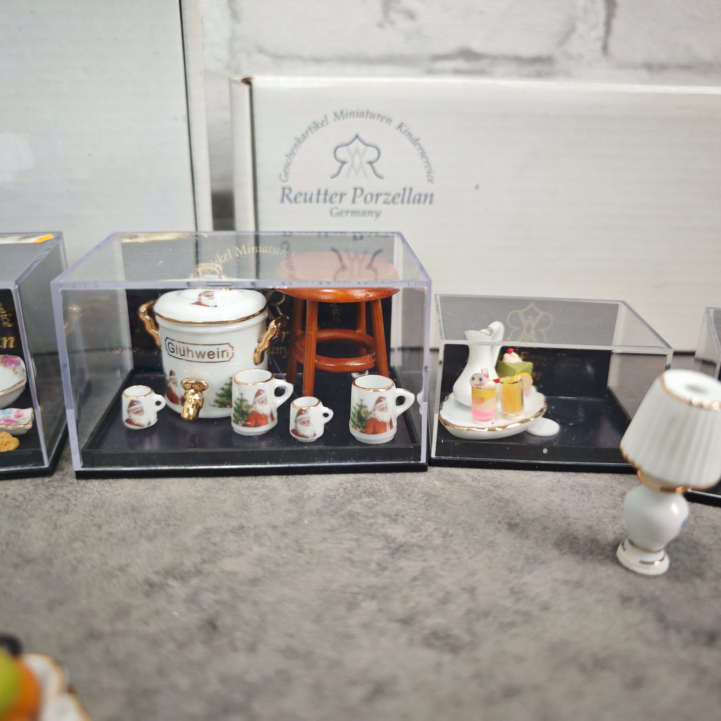 Reutter Porzellan Miniaturen Konvolut mit WMF Zinn Flügel Puppenstube Sammler Set Badezimmer Küche Deko