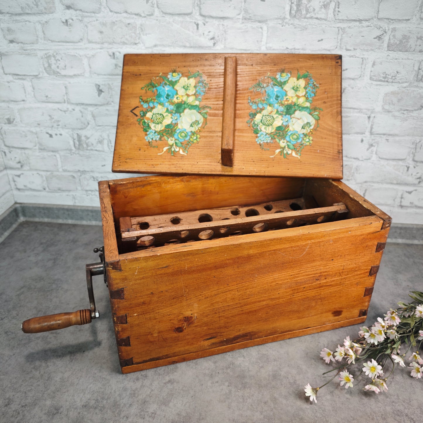 Antike Butterschleuder Holz mit Kurbel und Blumenmotiv Butterfass Landhausdeko Vintage