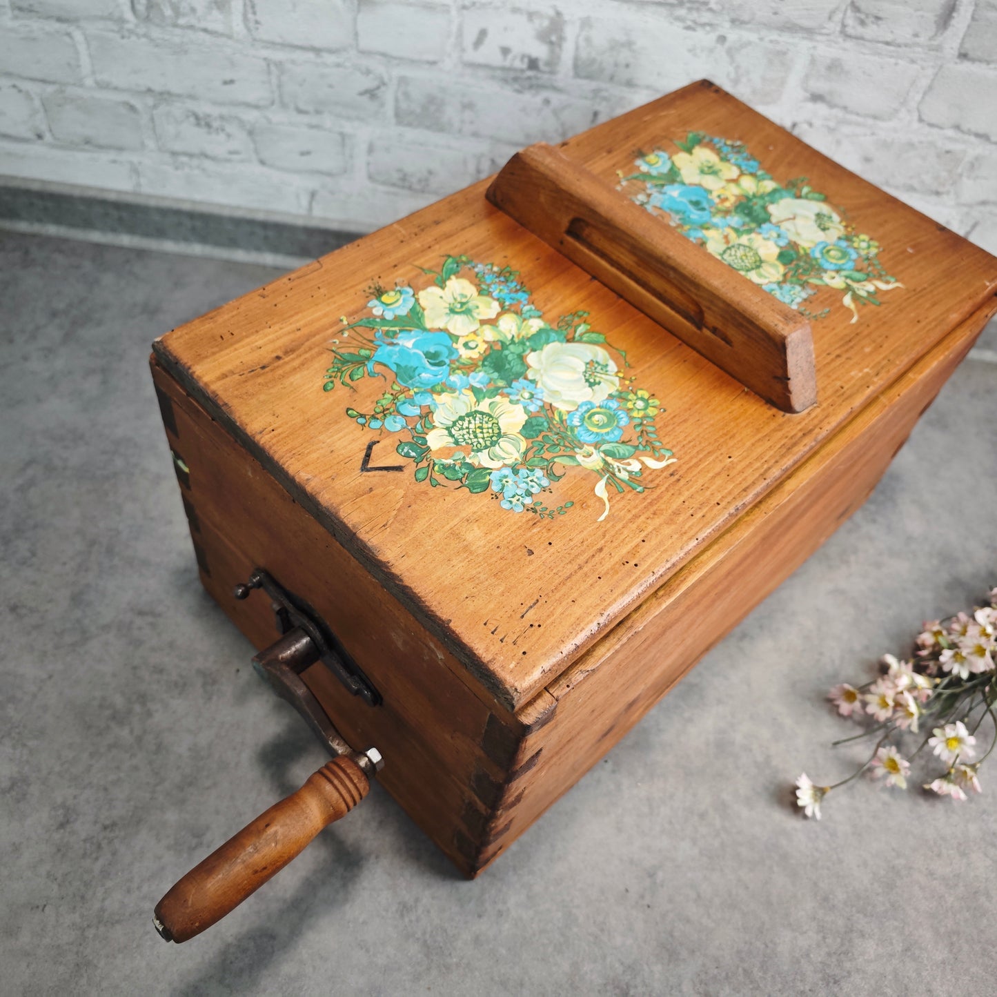 Antike Butterschleuder Holz mit Kurbel und Blumenmotiv Butterfass Landhausdeko Vintage