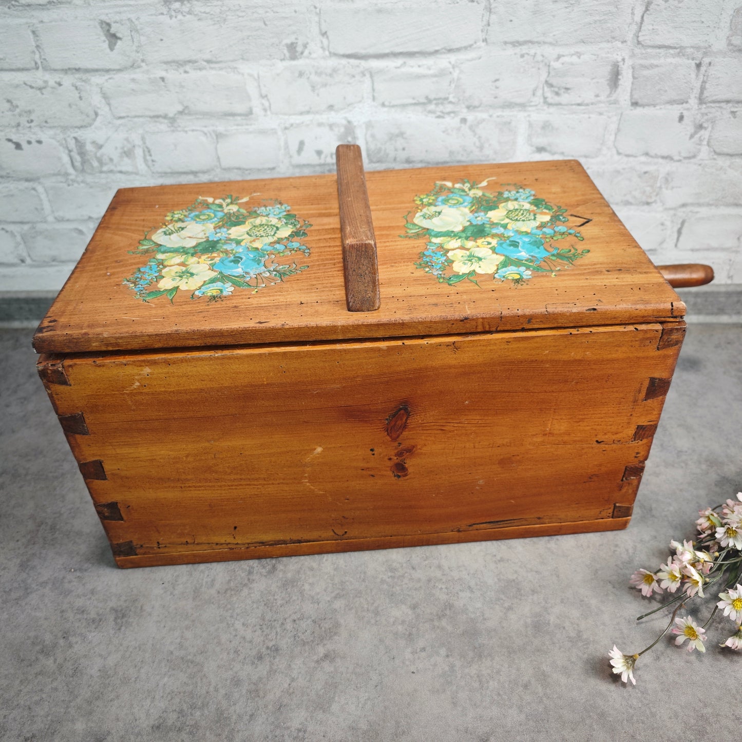 Antike Butterschleuder Holz mit Kurbel und Blumenmotiv Butterfass Landhausdeko Vintage