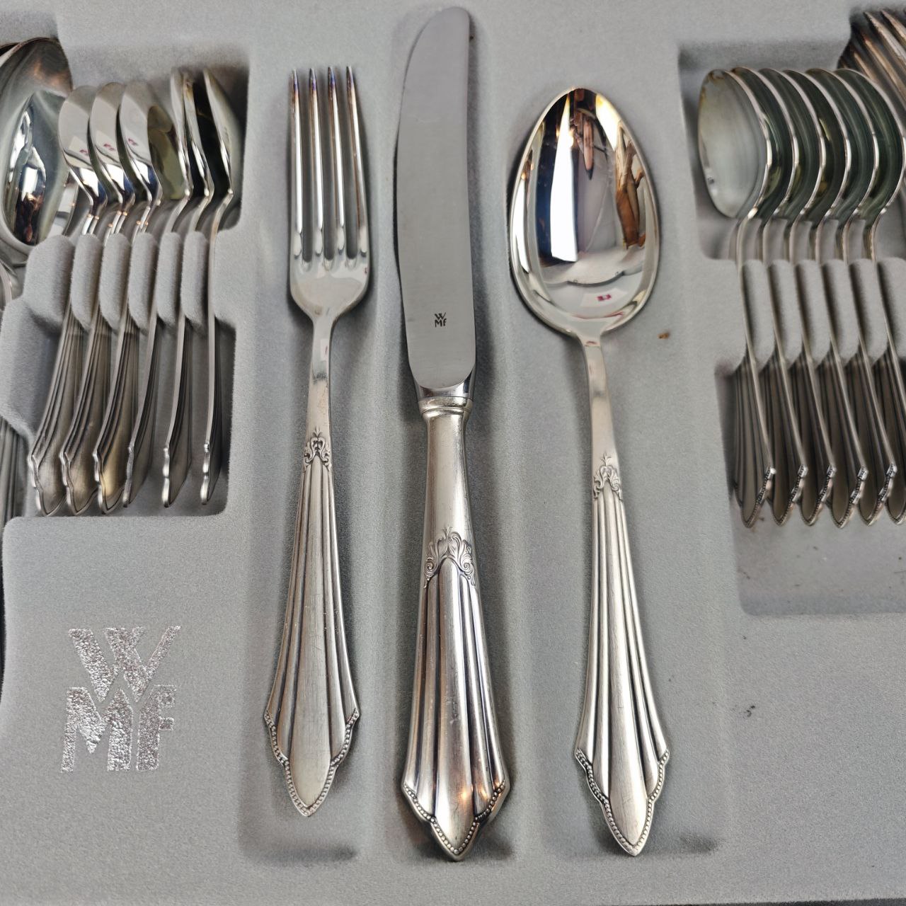 WMF Fächer Tafelbesteck 12 Personen Besteck Set Vorleger versilbert 90 Cromargan 72-teilig im Koffer Art Deco Jugendstil