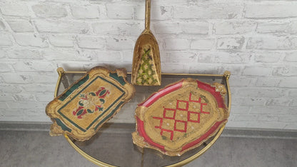 Florentiner Tablett Wiegeschaufel Löffel Kelle üppig gold grün rot verziert Ornamente vintage Maximalismus Rokoko Chippendale Renaissance Hochzeit Teetablett Italy