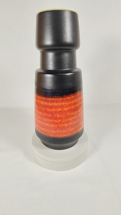 Fat Lava Vase Krug Kanne Henkel Mid Century rot schwarz orange Kult midcentury pottery 60ies 70ies Keramik space age pop Scandi Hygge Boho