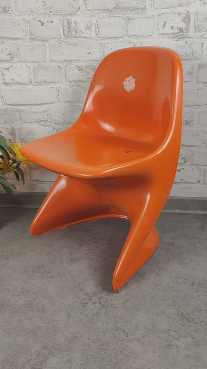 Casalino Stuhl Kinder Design Alexander Begge für Casala 70er Jahre orange Kunststoff space age vintage atomic midcentury sputnik stapelbar